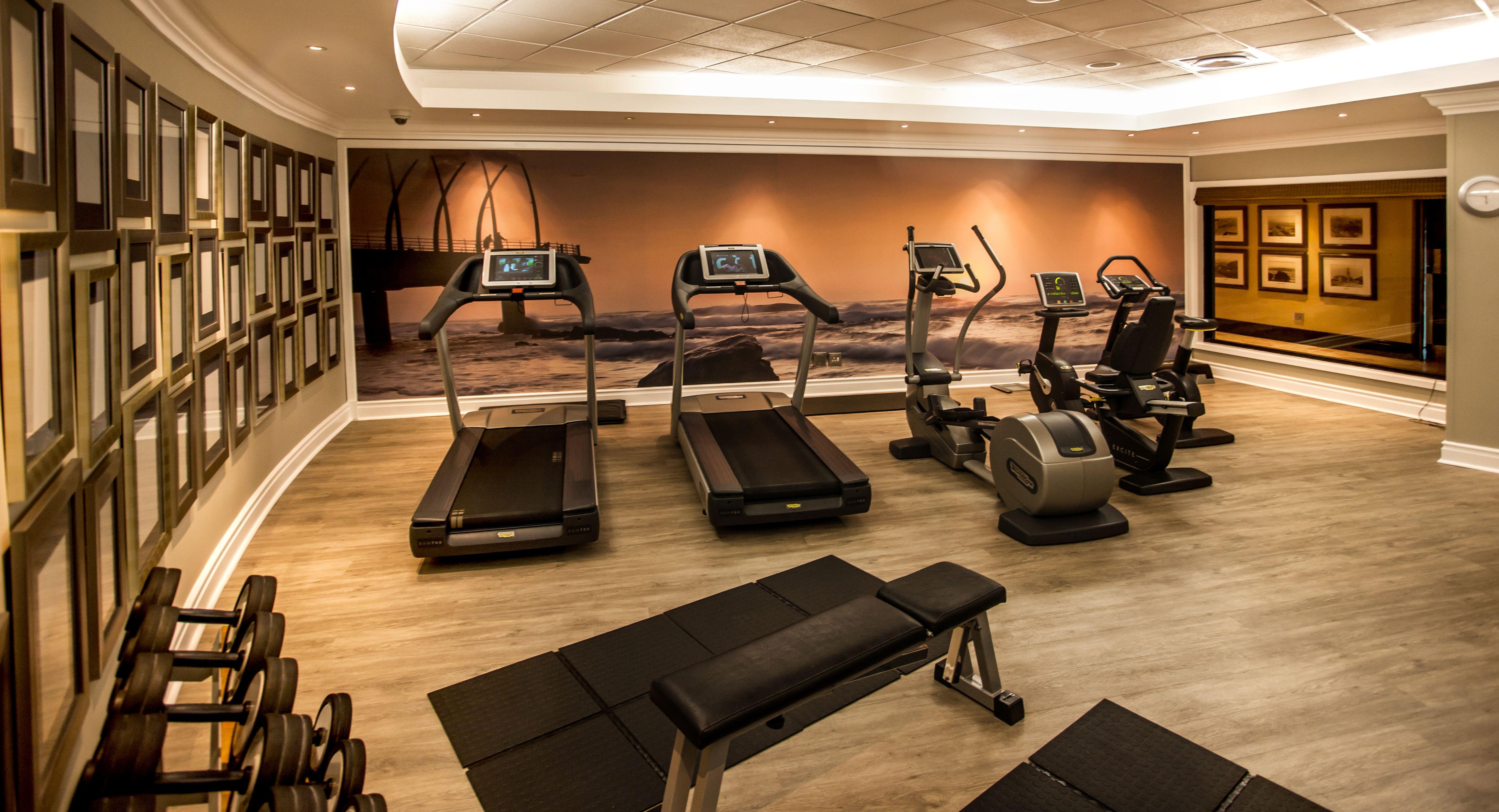 Beverly Hills Дурбан Экстерьер фото The gym at the hotel