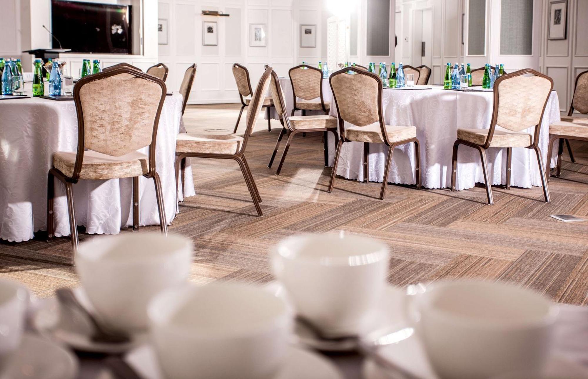 Beverly Hills Дурбан Экстерьер фото The meeting room