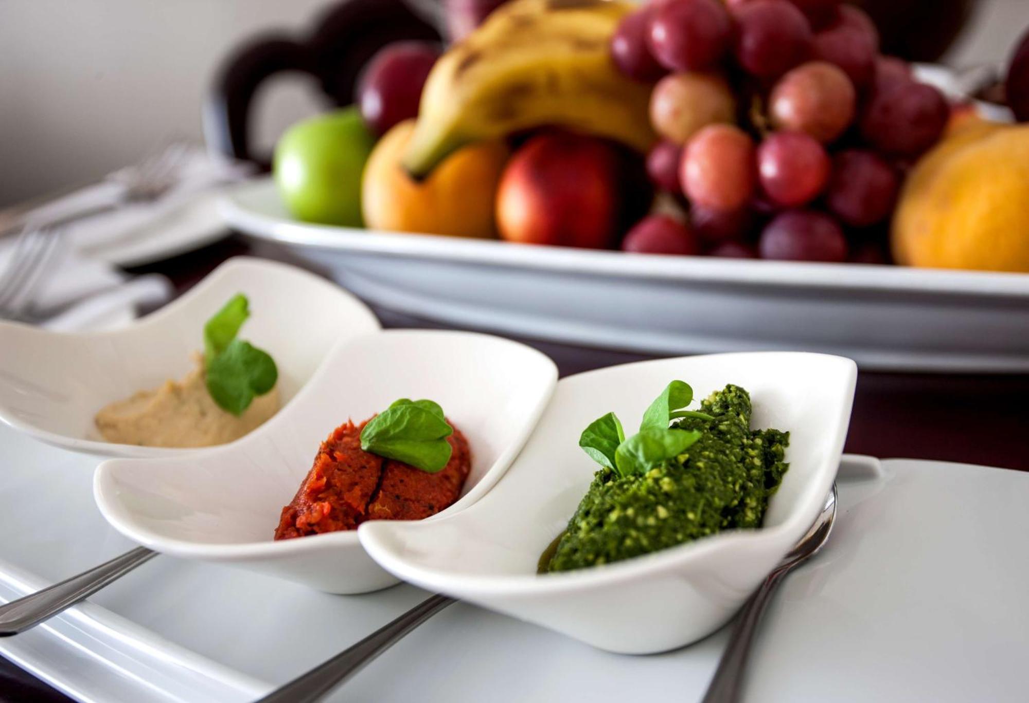 Beverly Hills Дурбан Экстерьер фото Hummus, baba ghanoush and pesto
