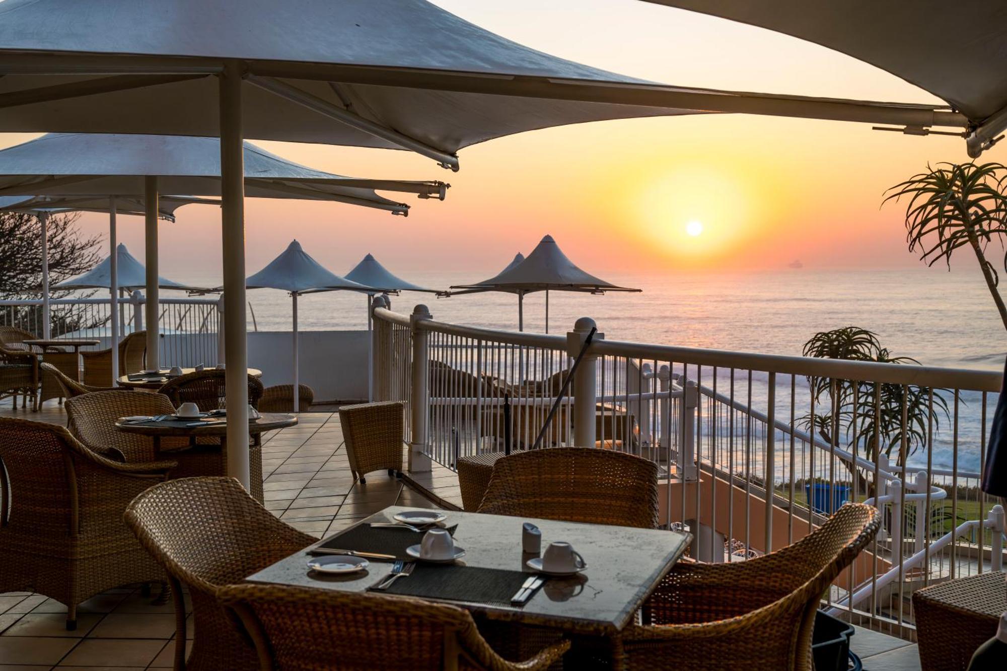 Beverly Hills Дурбан Экстерьер фото Sunset at the Cape of Good Hope
