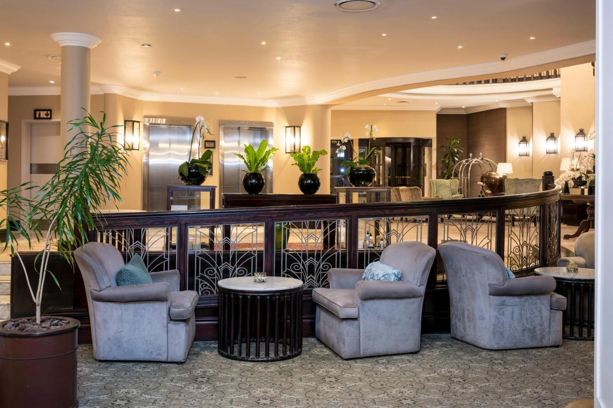 Beverly Hills Дурбан Экстерьер фото The lobby of the hotel