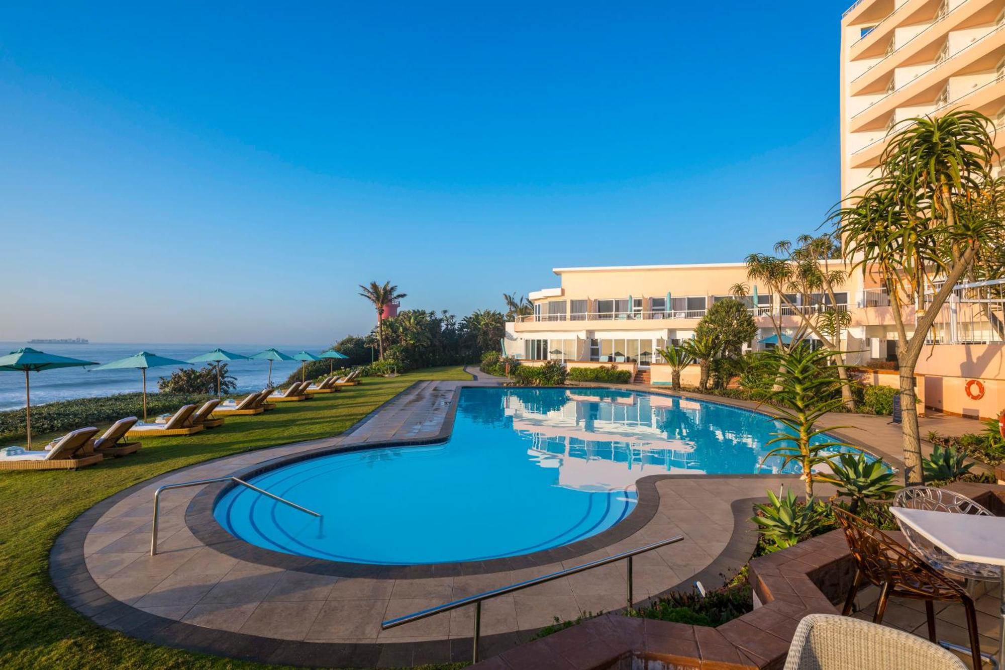 Beverly Hills Дурбан Экстерьер фото The swimming pool at the Hilton Tel Aviv